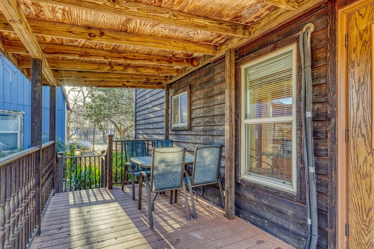 Вилла The Plum @ Mendelbaum Winery Guest Cabins Фредериксберг Экстерьер фото