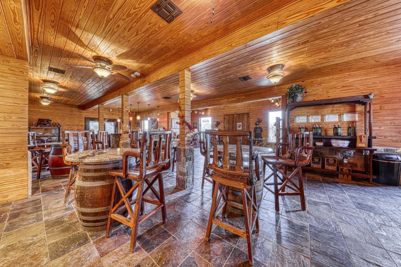 Вилла The Plum @ Mendelbaum Winery Guest Cabins Фредериксберг Экстерьер фото