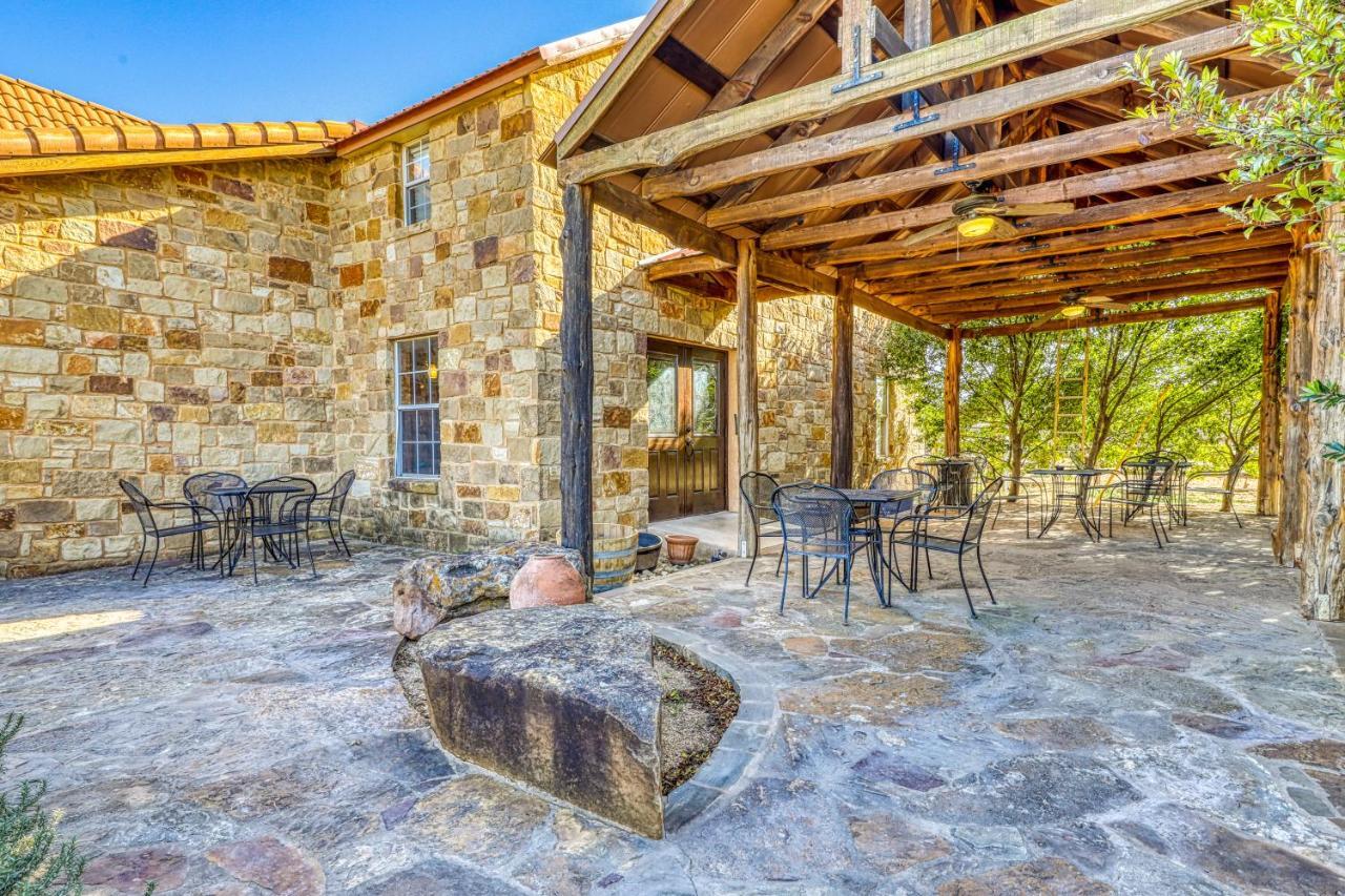 Вилла The Plum @ Mendelbaum Winery Guest Cabins Фредериксберг Экстерьер фото